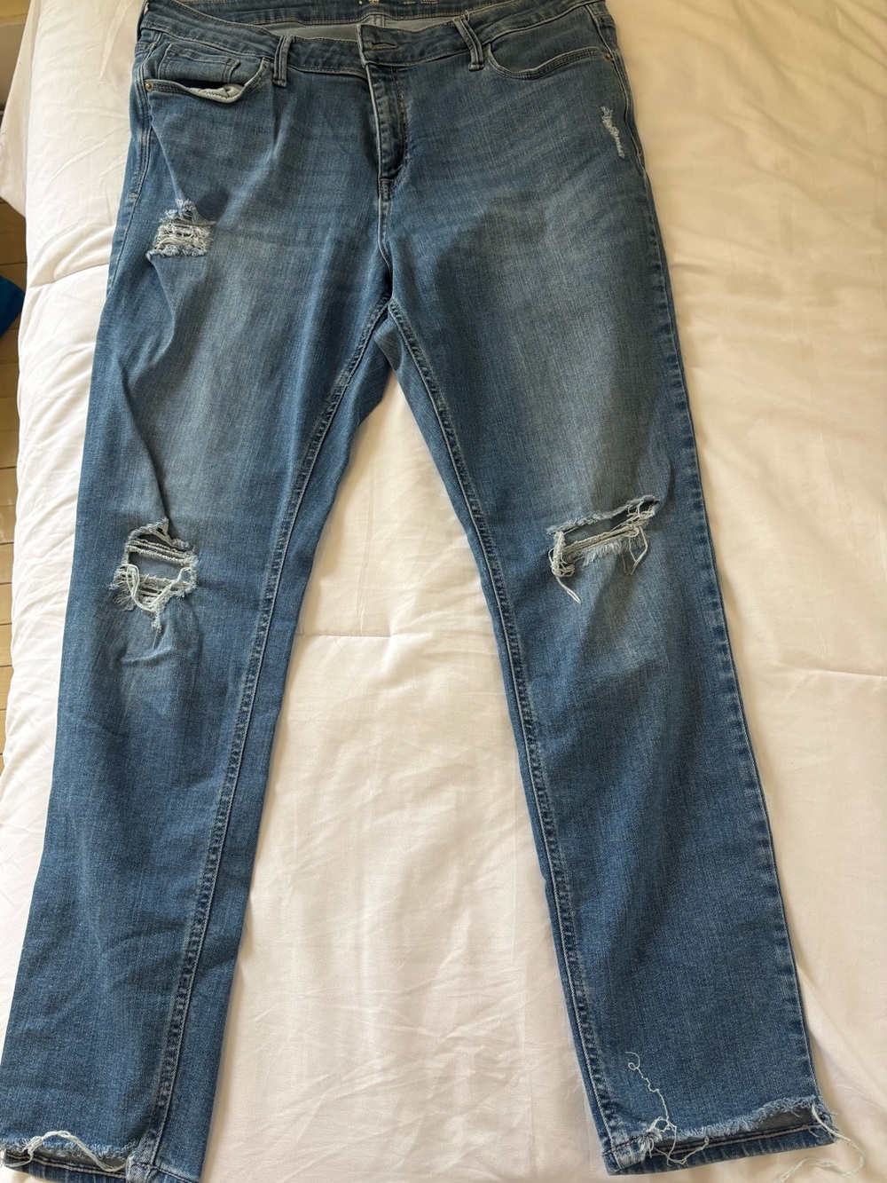 Old Navy Women's Skinny Distressed Blue Jeans Size 14